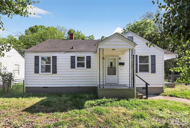 1011 Lomond Avenue - Photo 1