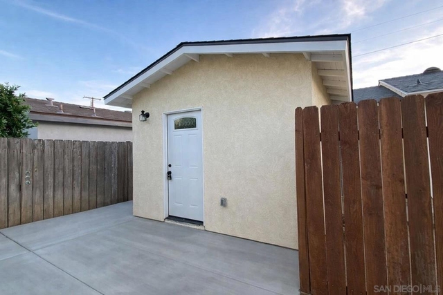 636 Aster St - Photo 1