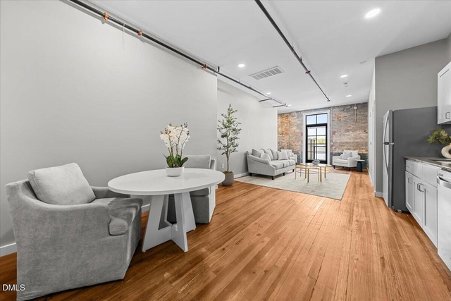 104 N Birch Avenue - Photo 1