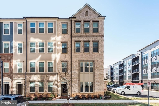 813 Rockwell Avenue - Photo 1