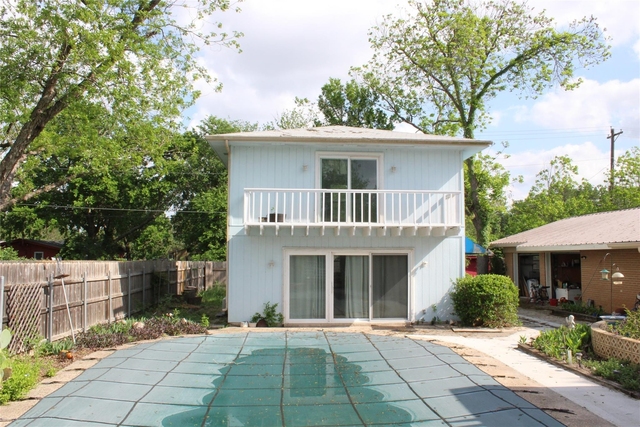 1010 W Live Oak St - Photo 1