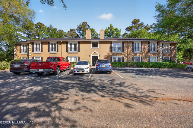 13727 Richmond Park Drive N - Photo 1