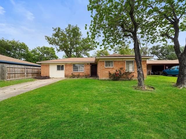 3006 14th Avenue N - Photo 1