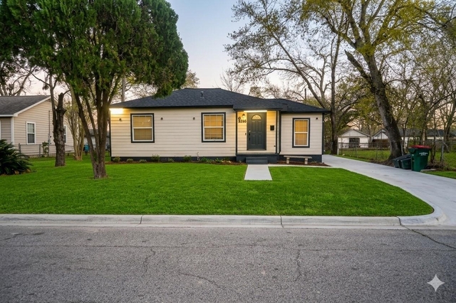 916 Parkway Street - Photo 1