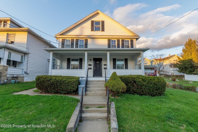 623 E Elm Street - Photo 1