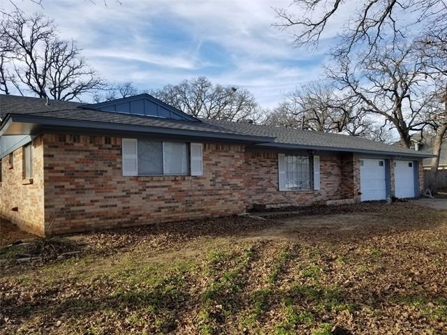 204 Woodlawn Drive - Photo 1