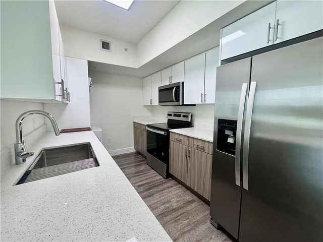 110 Sw 12 Street - Photo 1