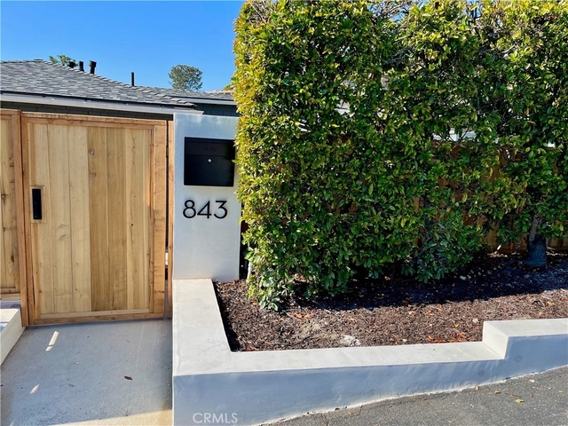 843 La Vista Drive - Photo 1