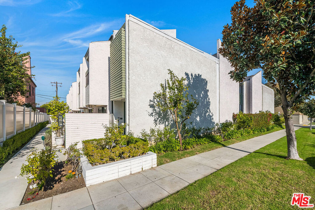 9507 W Olympic Boulevard - Photo 1