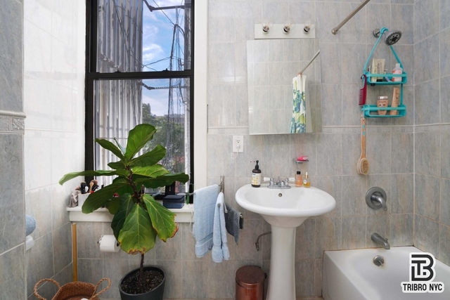 301 W 20th Street - Photo 1