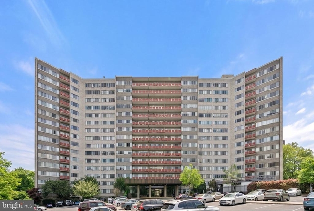 5340 Holmes Run Parkway - Photo 1