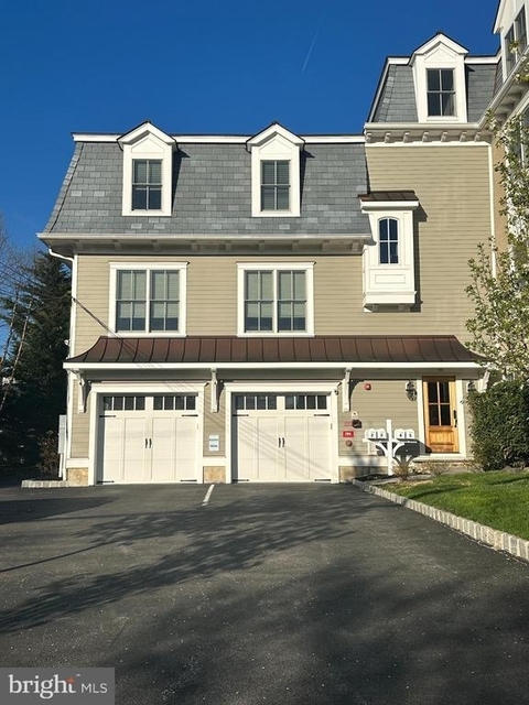 200 W Wayne Avenue - Photo 1