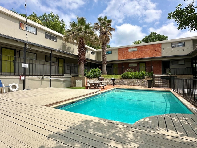 1204 N Lbj Dr - Photo 1