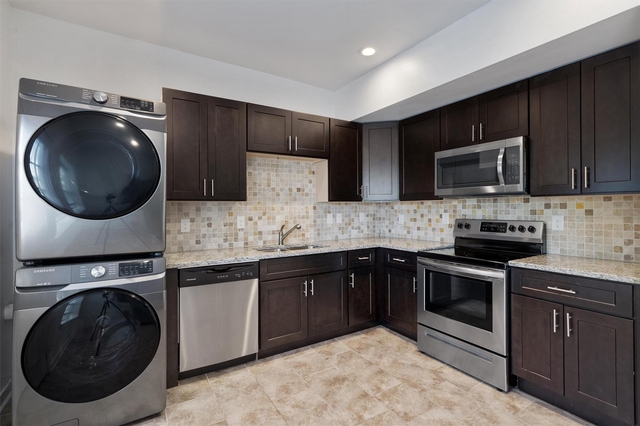 6211 Manor Rd - Photo 1