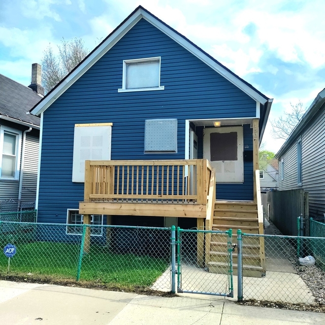 1507 E 76th Place - Photo 1