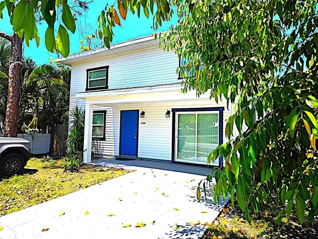 5105 Tangerine Avenue S - Photo 1