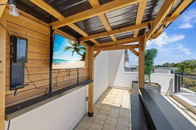 623 Petit Way - Photo 1