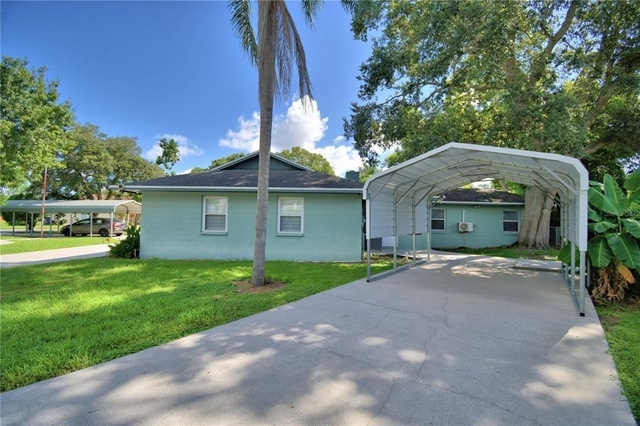 2405 Roslyn Lane - Photo 1