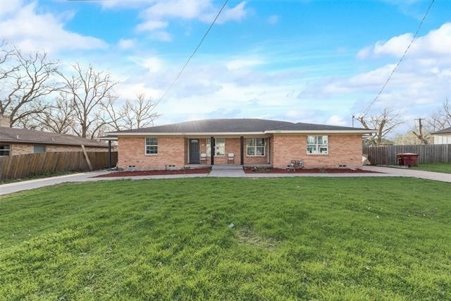 913 Live Oak Street - Photo 1