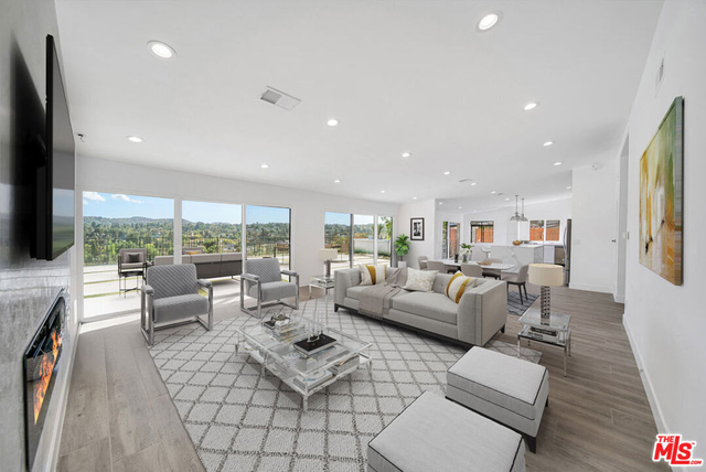 23500 Aetna Street - Photo 1