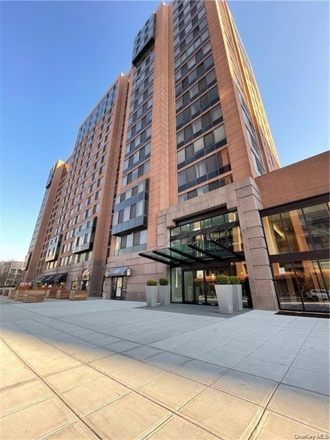 4 Martine Avenue - Photo 1