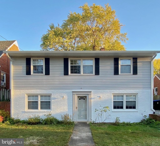 1316 Rowe Street - Photo 1