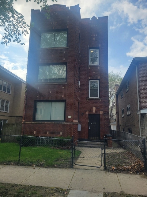 7918 S Essex Avenue - Photo 1