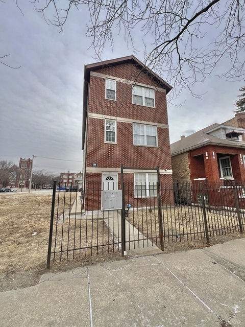 7952 S Carpenter Street - Photo 1
