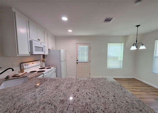 5422 Pine Avenue - Photo 1