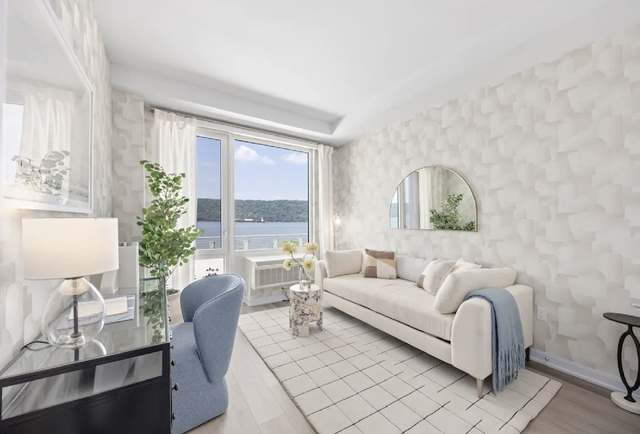 Riverside Drive - Photo 1