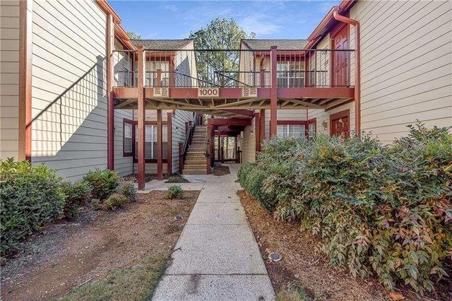 1004 Sandy Lane Drive - Photo 1