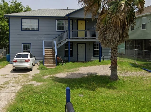 4710 Pelican Street - Photo 1