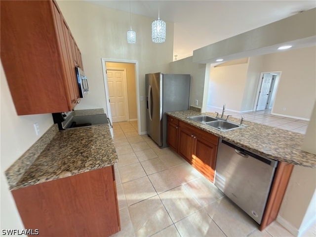 2513 48th Street Sw - Photo 1