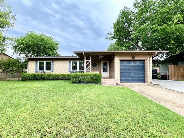 310 W 15th Street - Photo 1