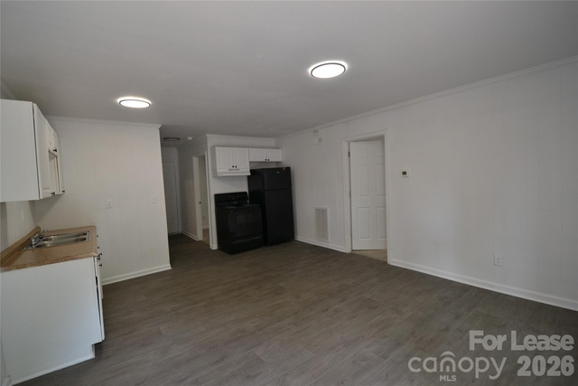 1212 Essex Avenue - Photo 1