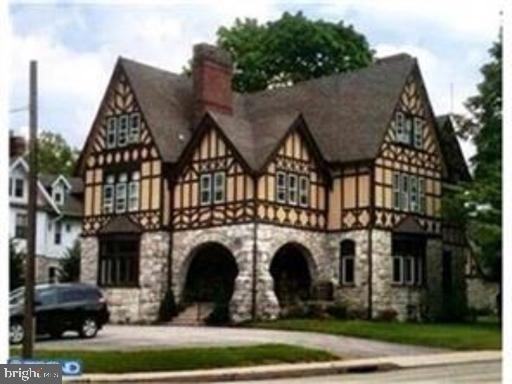 25 Montrose Avenue - Photo 1