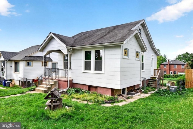 29 Elm Avenue W - Photo 1