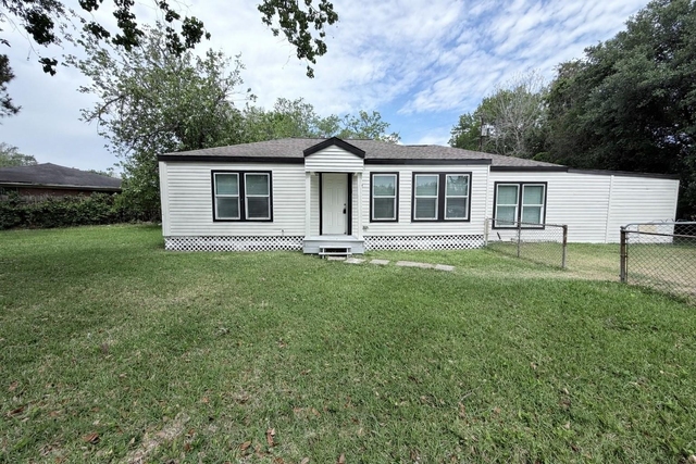 1112 3rd Street - Photo 1