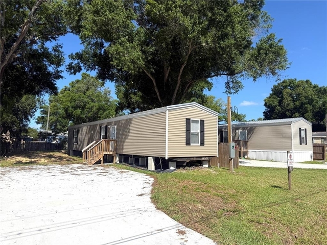 806 Swindell Avenue N - Photo 1