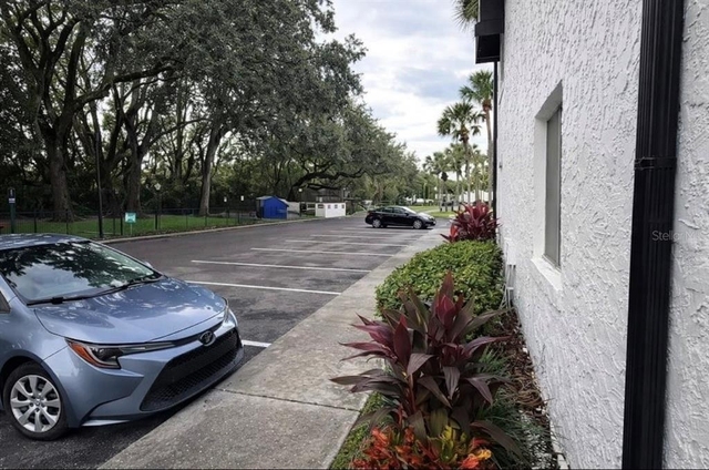 4407 S Semoran Boulevard - Photo 1