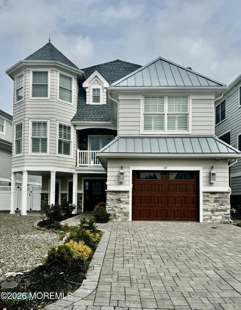 79 Pershing Boulevard - Photo 1