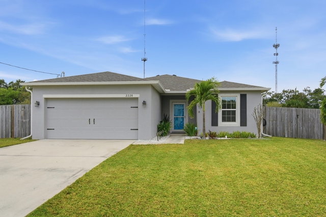 2220 Se Lucaya Street - Photo 1