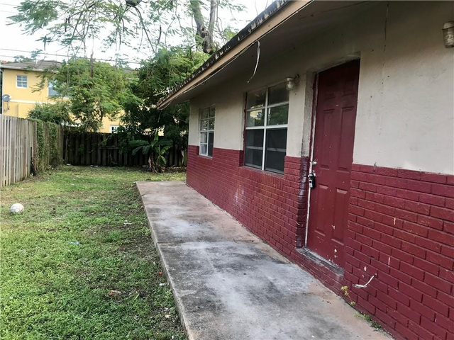 1038 Nw 8th Avenue - Photo 1