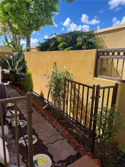 25712 Le Parc - Photo 1