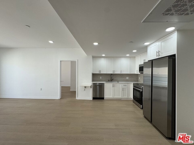 3977 Beverly Boulevard - Photo 1