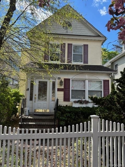 40 South Bayles Avenue - Photo 1