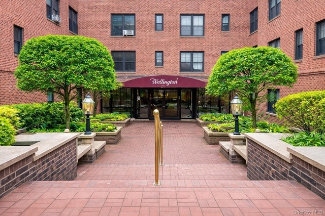 10 Franklin Avenue - Photo 1