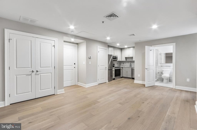 222 W Rittenhouse Square - Photo 1