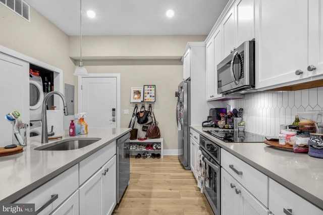 2621 W Jefferson Street - Photo 1