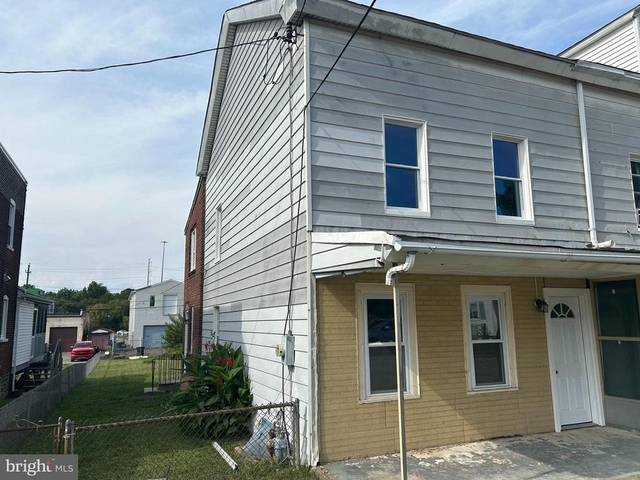 1312 E 13th Street - Photo 1